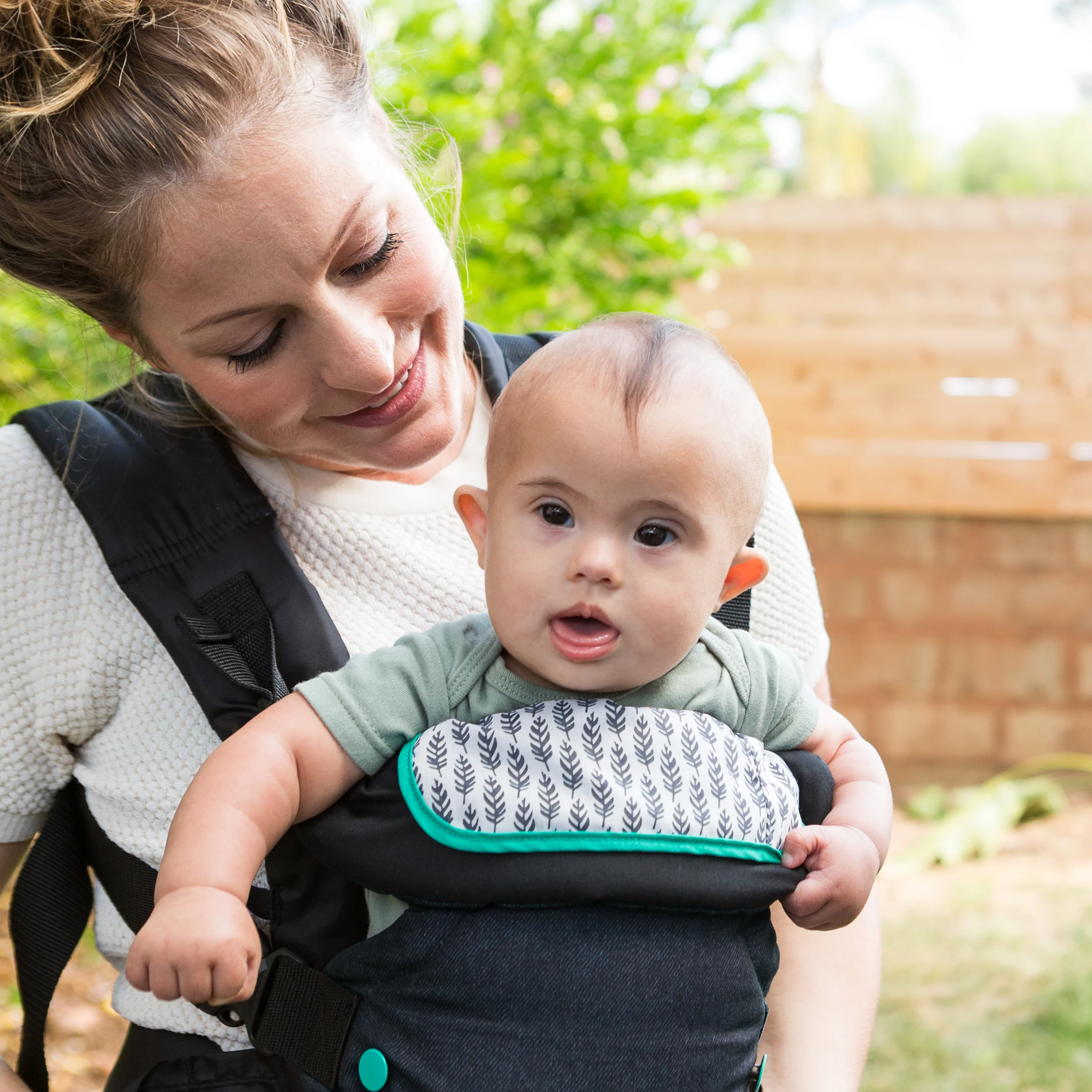 Flip™ 4-in-1 Convertible Carrier, Black - Image 14
