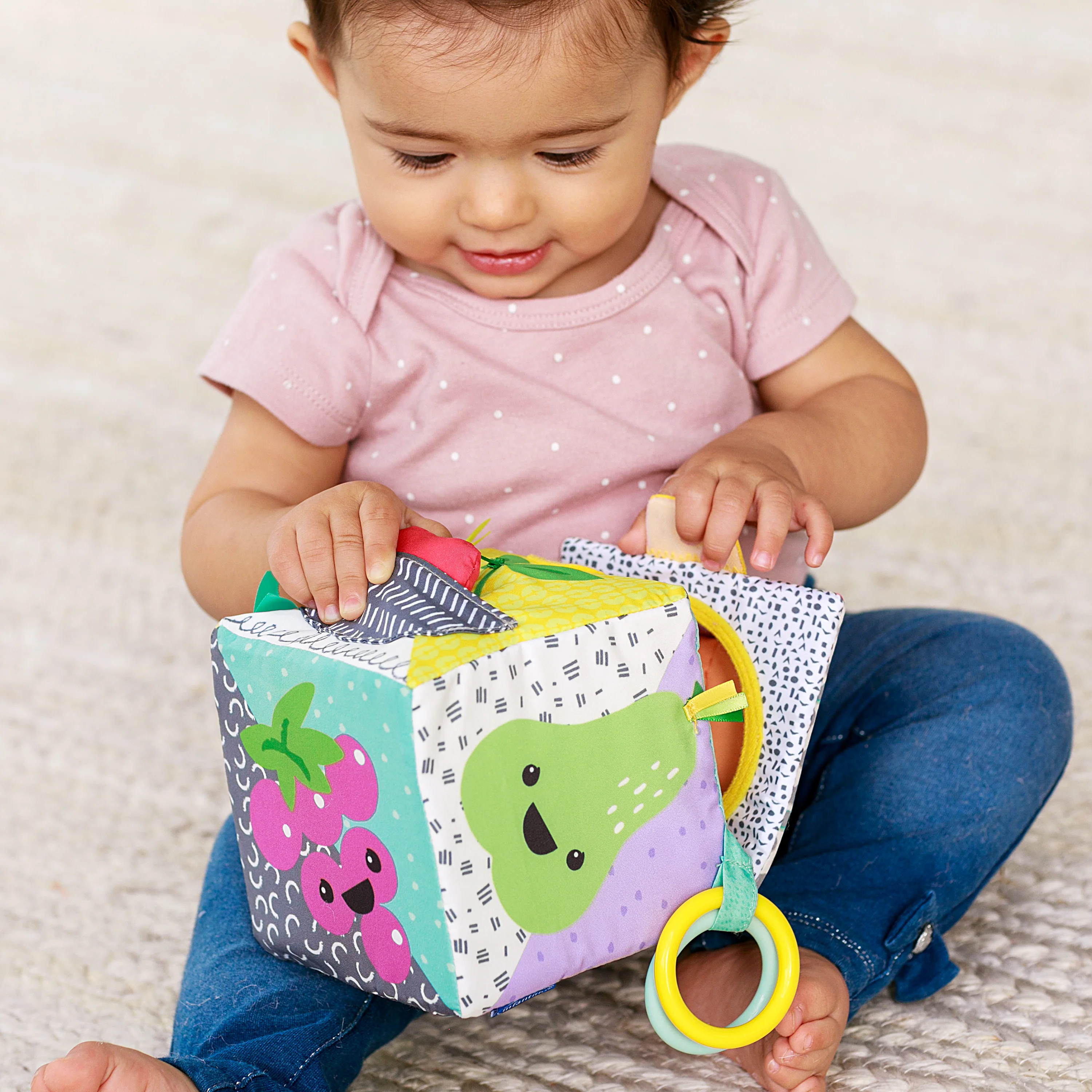 Peek & Seek Sensory Discovery Cube - Image 4