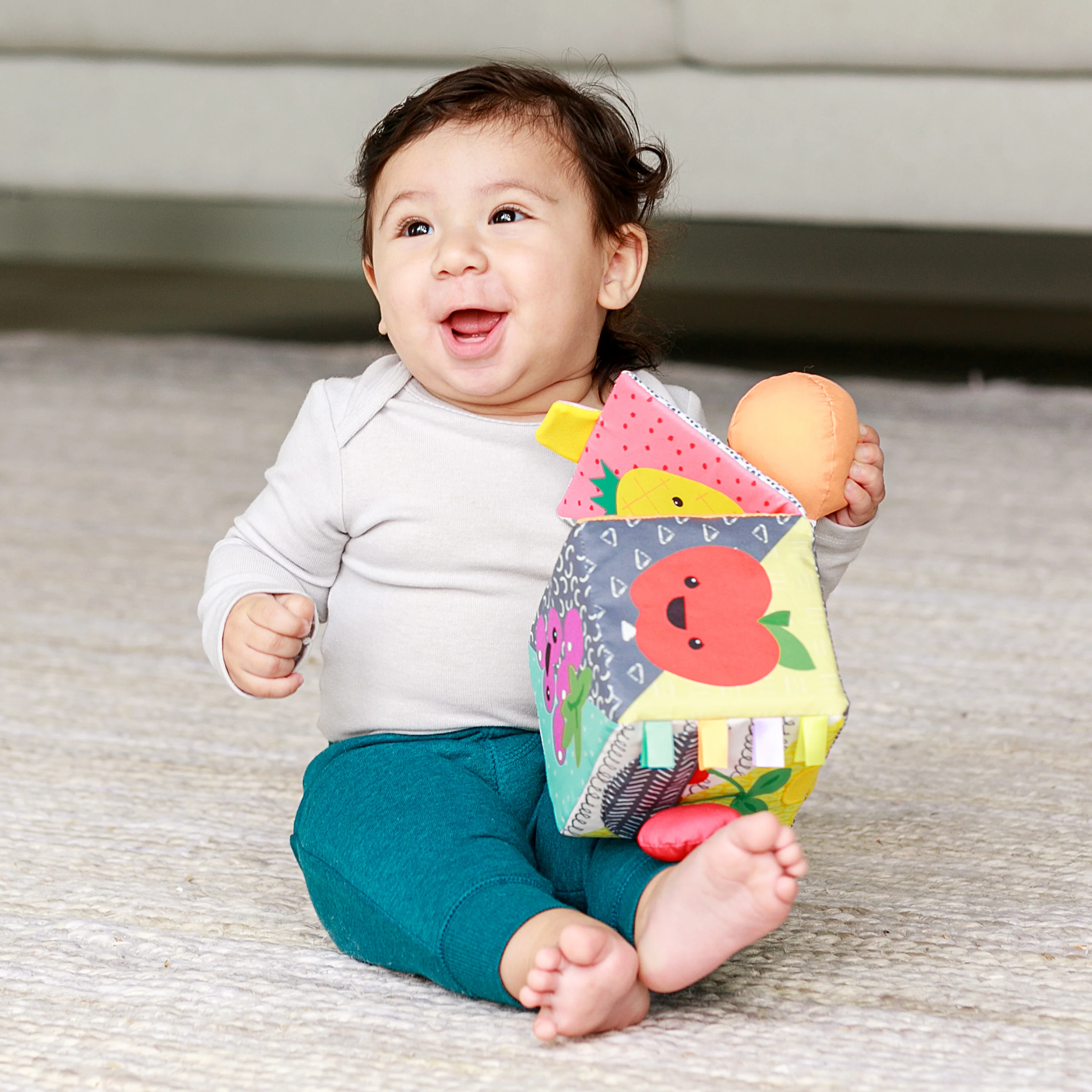 Peek & Seek Sensory Discovery Cube - Image 5